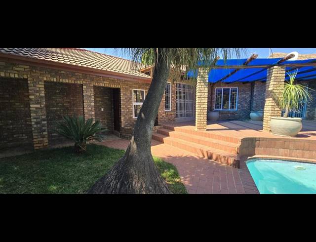 3 BEDROOM HOUSE FOR SALE IN MORELETAPARK